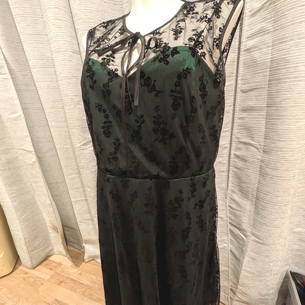 Voodoo Vixen Black & Green Retro Dress 4X NWT